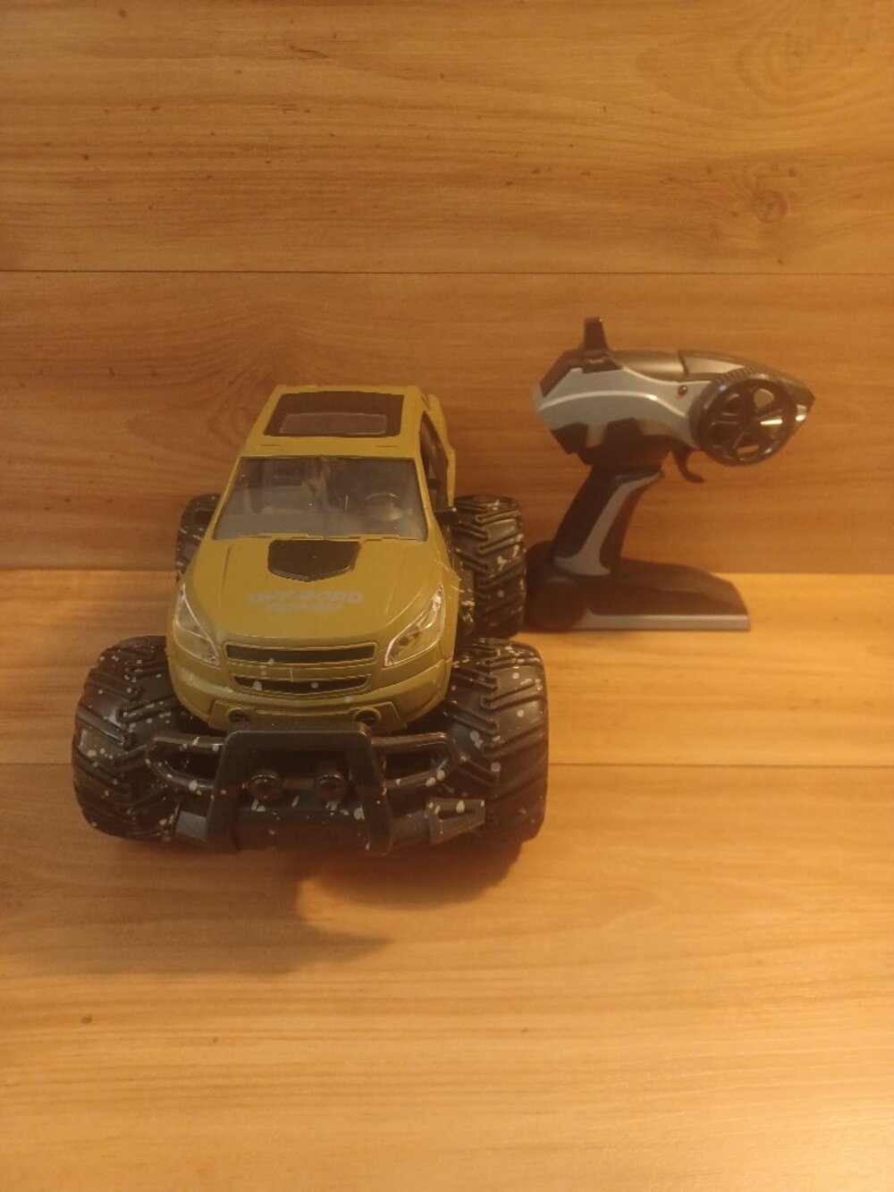 1:14 Scale RC Mud Off - Road 4x4 Race Truck